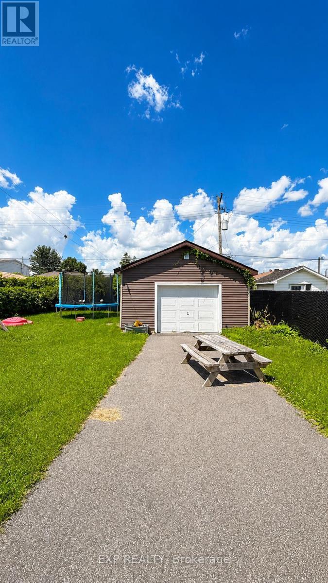 458 CATHERINE STREET - 4