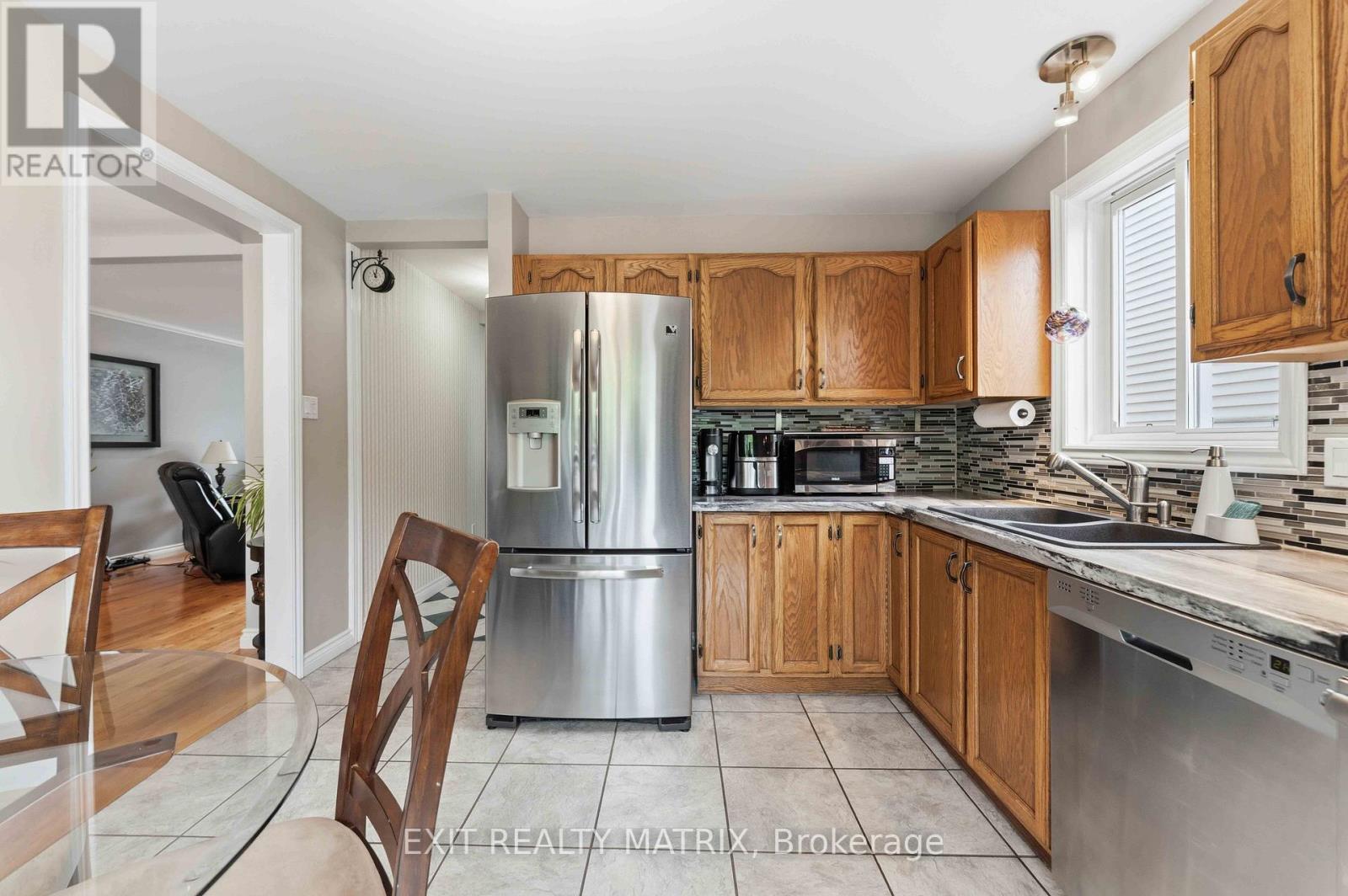3 Bed, 3 Bath House for Sale in Ottawa – 6582 RICHER DRIVE, Ottawa – MLS# X13482918 - Image 11