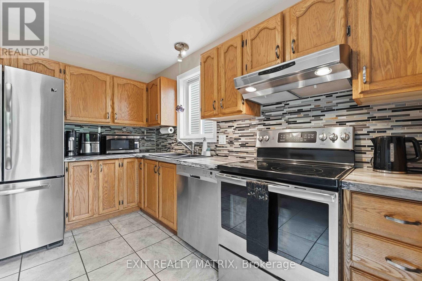 3 Bed, 3 Bath House for Sale in Ottawa – 6582 RICHER DRIVE, Ottawa – MLS# X13482918 - Image 12