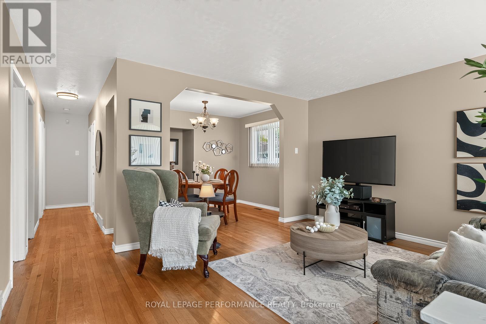 3 Bed, 2 Bath House for Sale in Ottawa – 898 CHARLESWOOD AVENUE, Ottawa – MLS# X13482922 - Image 10