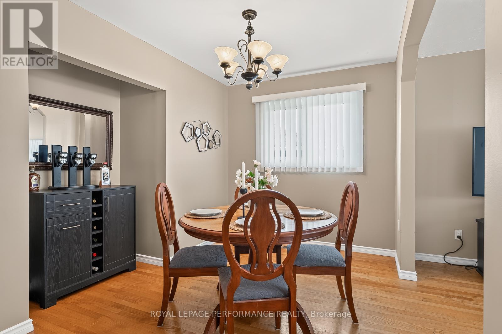 3 Bed, 2 Bath House for Sale in Ottawa – 898 CHARLESWOOD AVENUE, Ottawa – MLS# X13482922 - Image 11