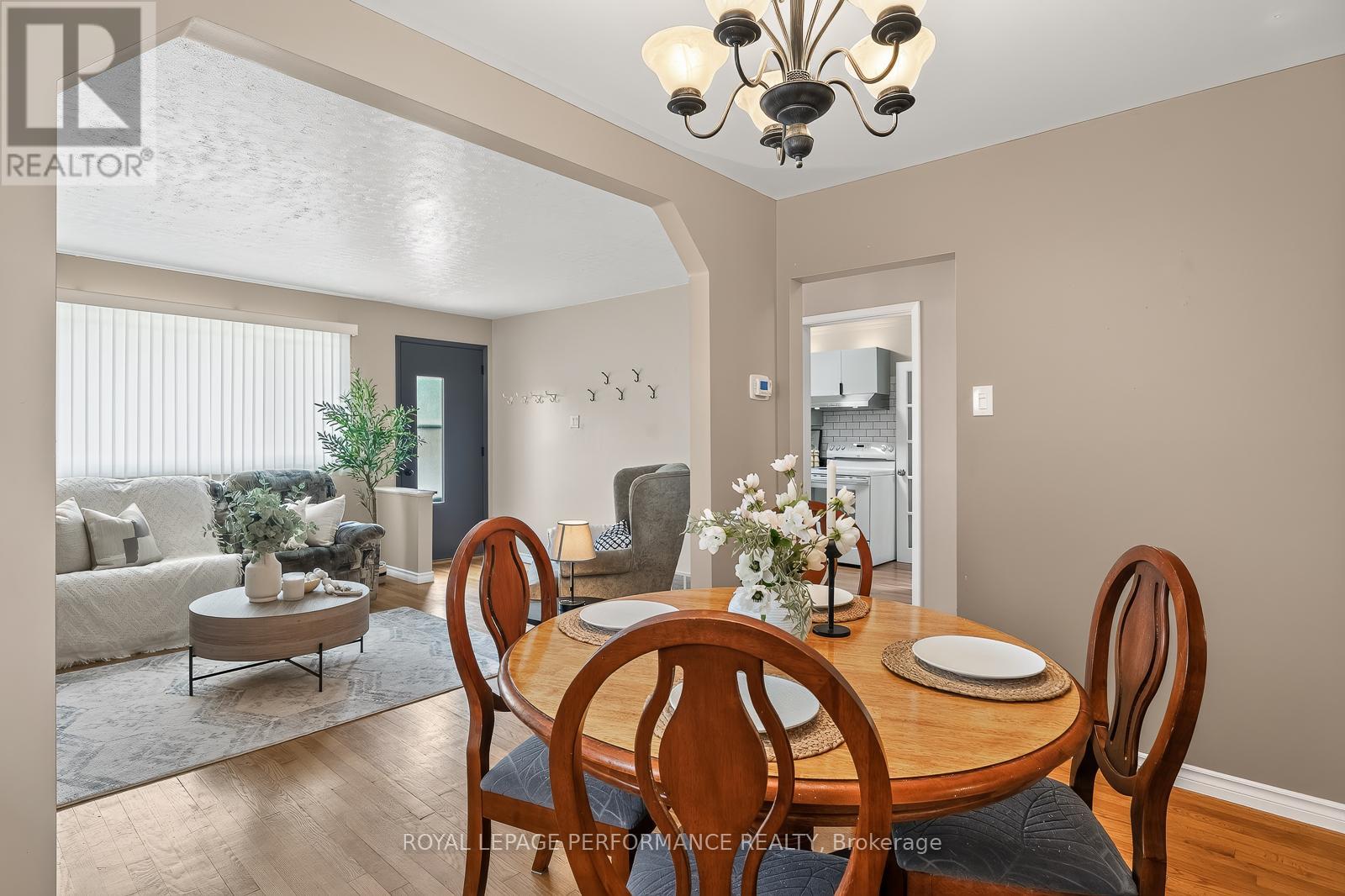 3 Bed, 2 Bath House for Sale in Ottawa – 898 CHARLESWOOD AVENUE, Ottawa – MLS# X13482922 - Image 12