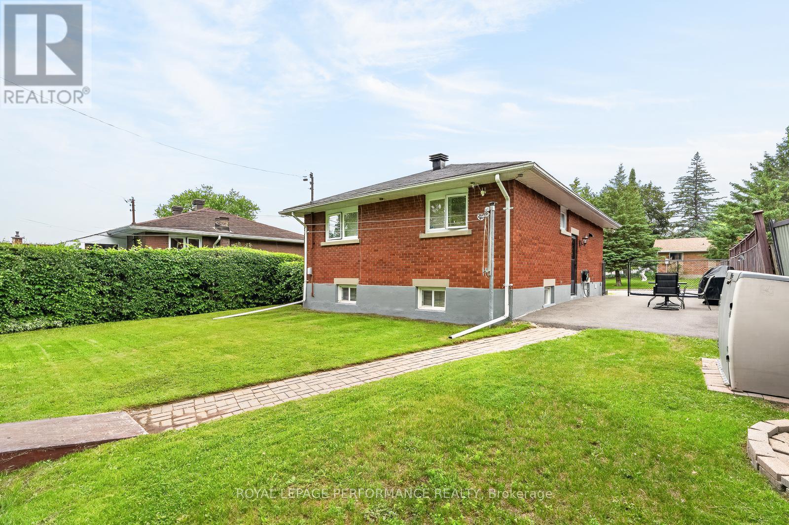 3 Bed, 2 Bath House for Sale in Ottawa – 898 CHARLESWOOD AVENUE, Ottawa – MLS# X13482922 - Image 35
