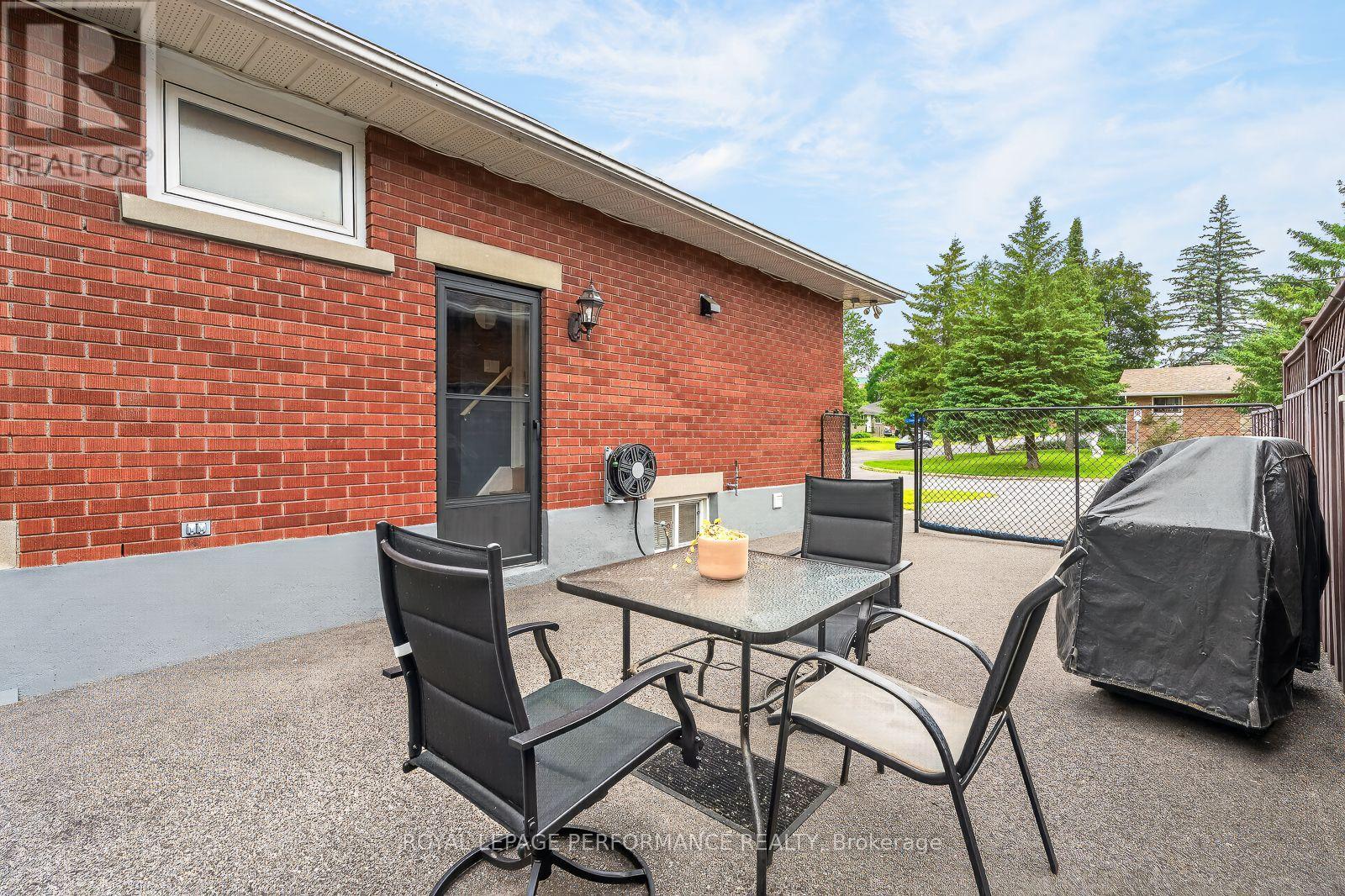 3 Bed, 2 Bath House for Sale in Ottawa – 898 CHARLESWOOD AVENUE, Ottawa – MLS# X13482922 - Image 38