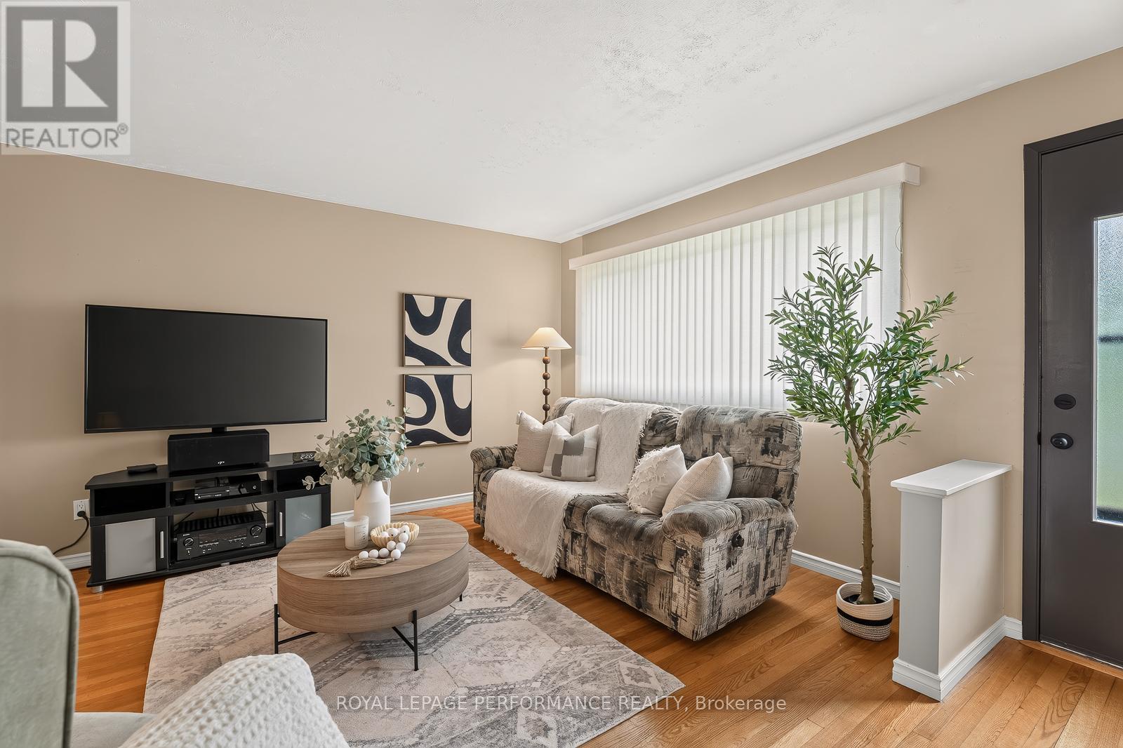 3 Bed, 2 Bath House for Sale in Ottawa – 898 CHARLESWOOD AVENUE, Ottawa – MLS# X13482922 - Image 6
