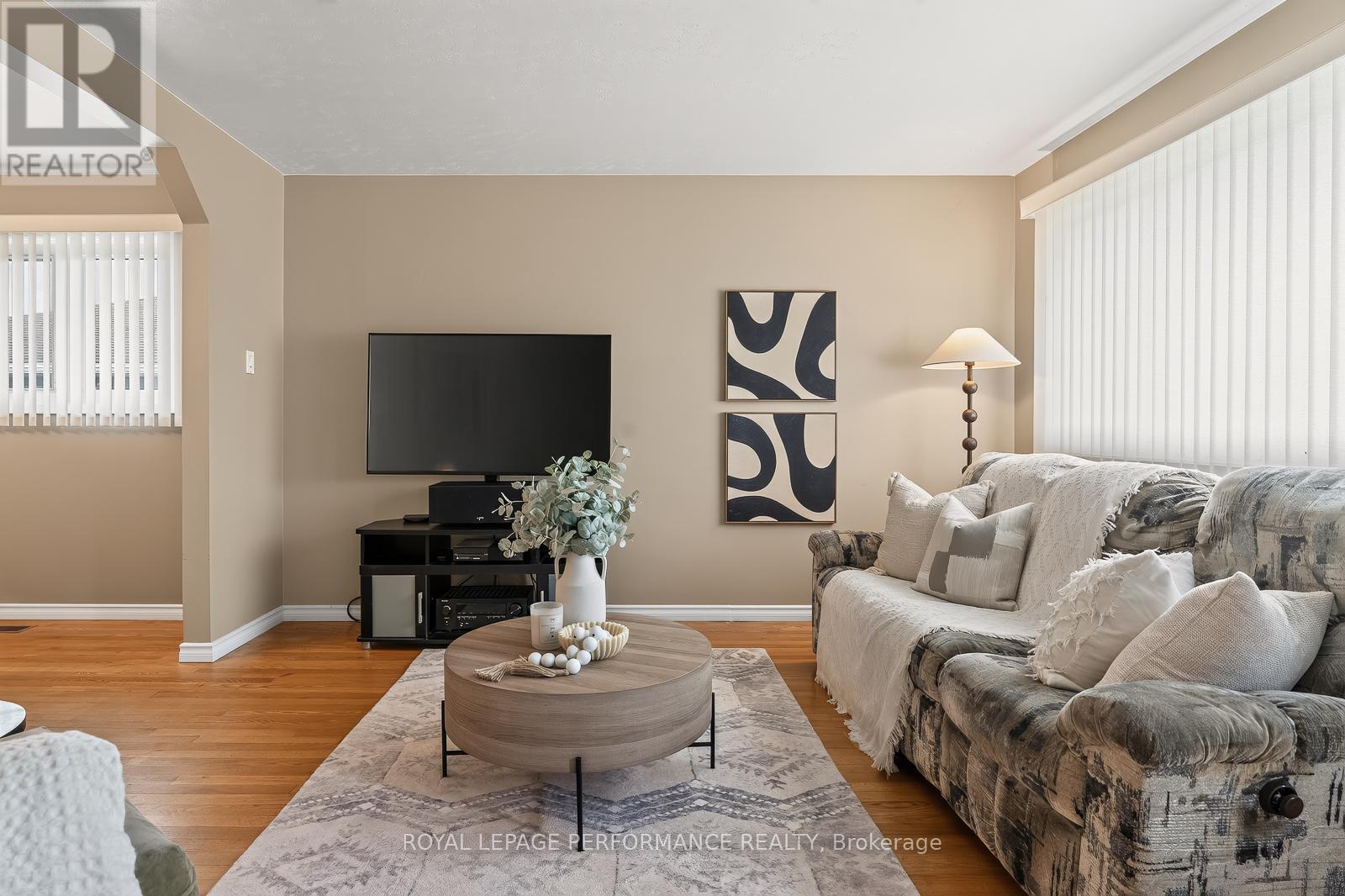 3 Bed, 2 Bath House for Sale in Ottawa – 898 CHARLESWOOD AVENUE, Ottawa – MLS# X13482922 - Image 7