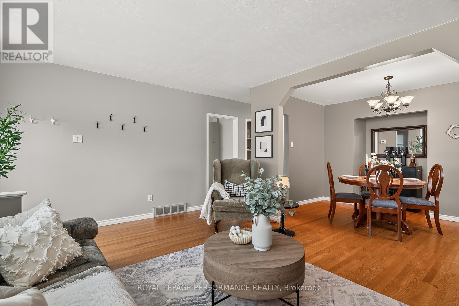 3 Bed, 2 Bath House for Sale in Ottawa – 898 CHARLESWOOD AVENUE, Ottawa – MLS# X13482922 - Image 9