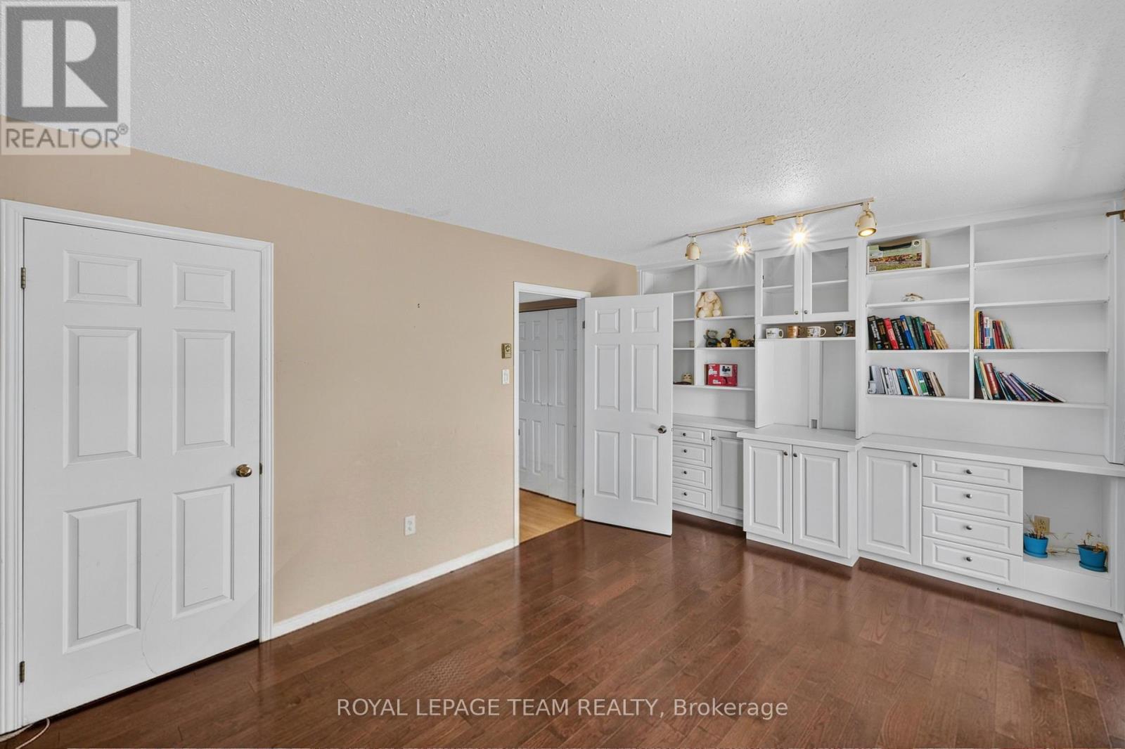 3 Bed, 3 Bath House for Rent in Ottawa – 2086 CARLING AVENUE, Ottawa – MLS# X13483010 - Image 7