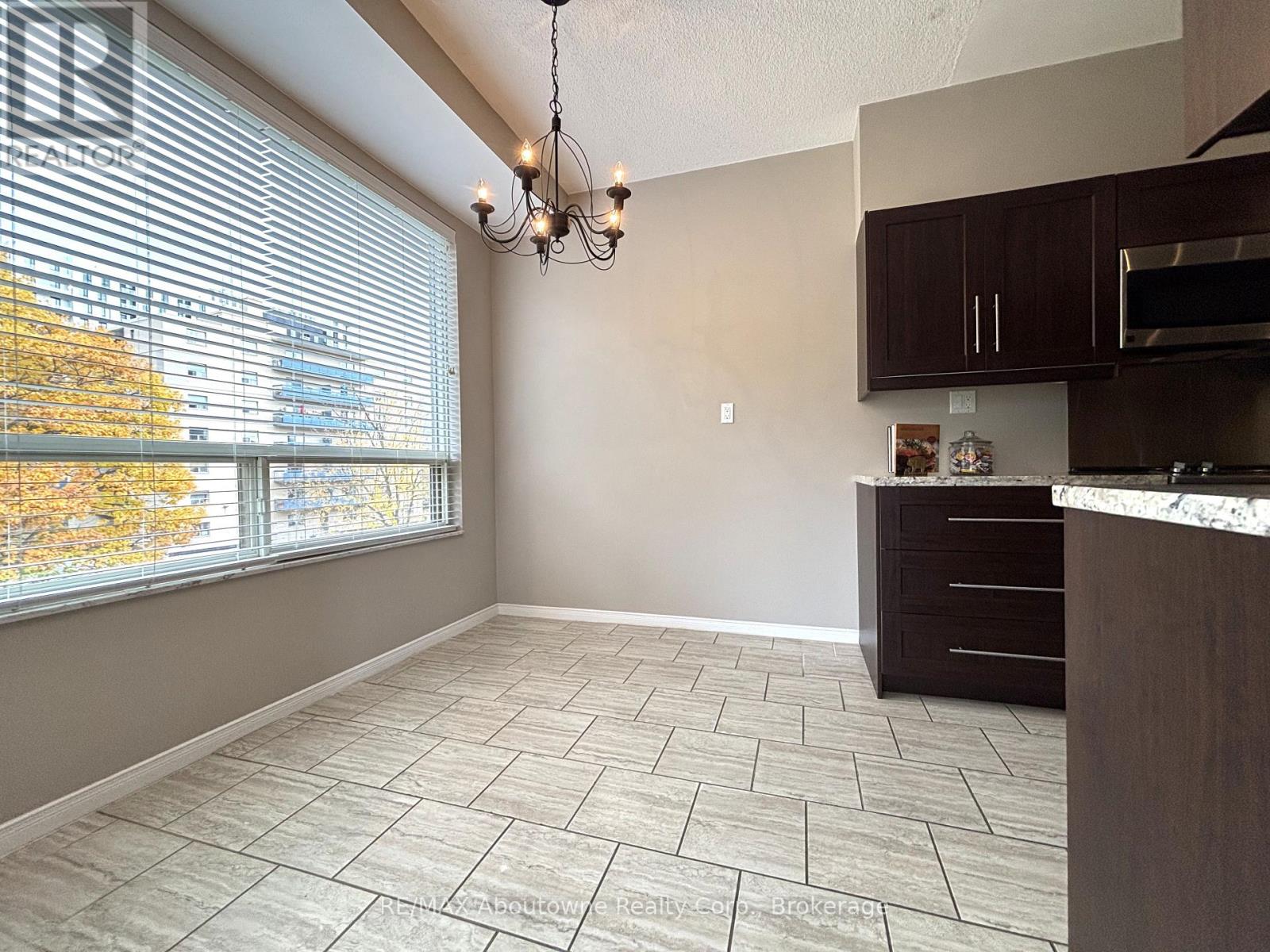 #406 2511 LAKESHORE ROAD W - 11