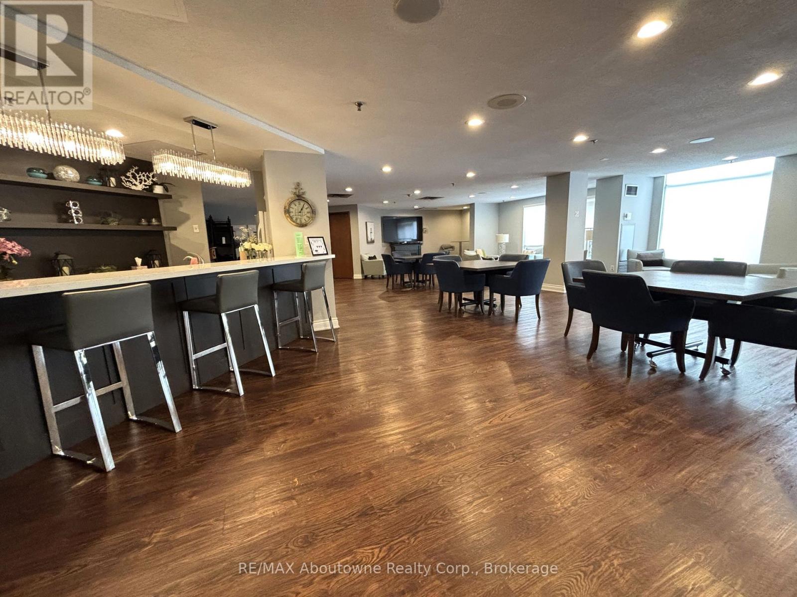 #406 2511 LAKESHORE ROAD W - 30