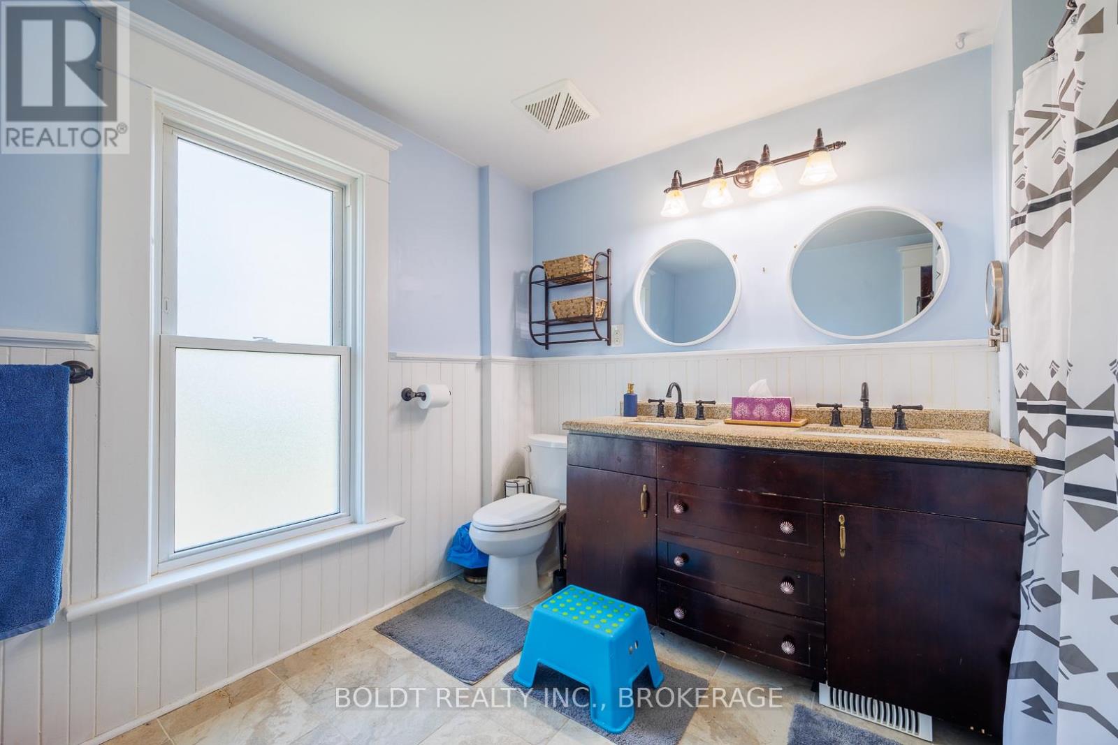 5285 THIRD AVENUE - 15