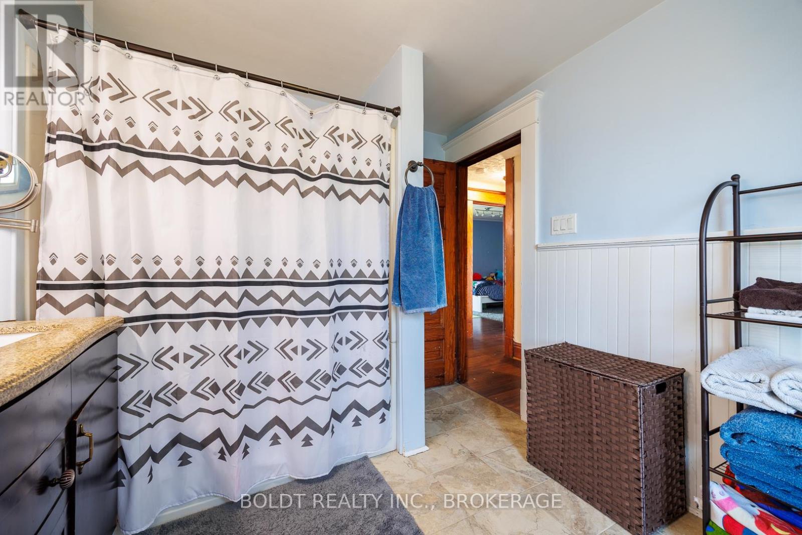 5285 THIRD AVENUE - 16