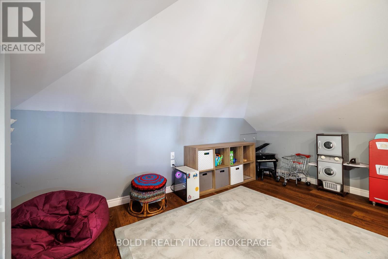 5285 THIRD AVENUE - 18