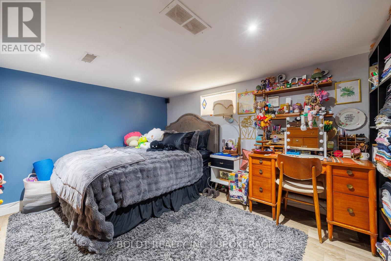 5285 THIRD AVENUE - 21