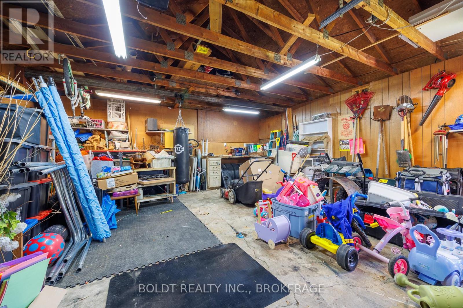 5285 THIRD AVENUE - 23