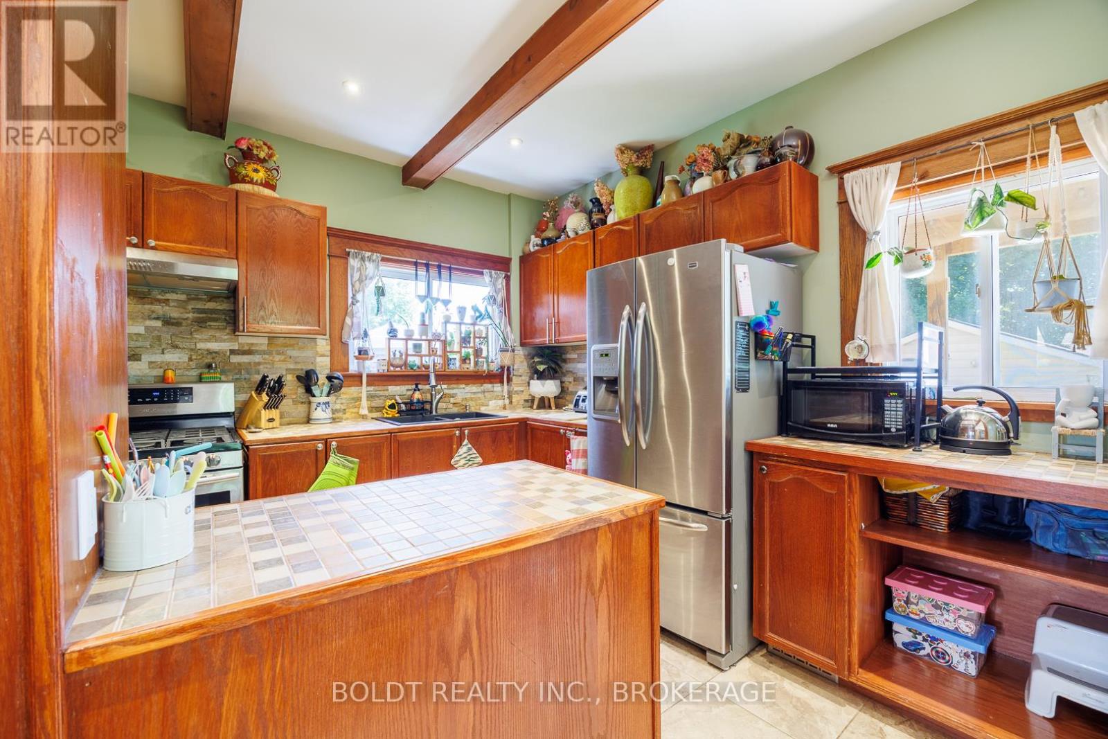 5285 THIRD AVENUE - 5