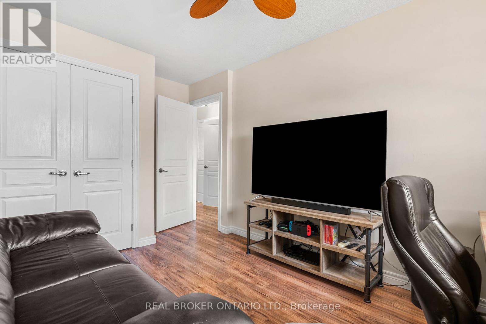 138 EDENROCK DRIVE - 20