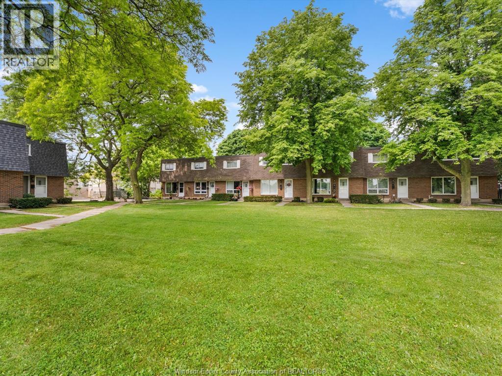 #32 256 Victoria STREET South - 21