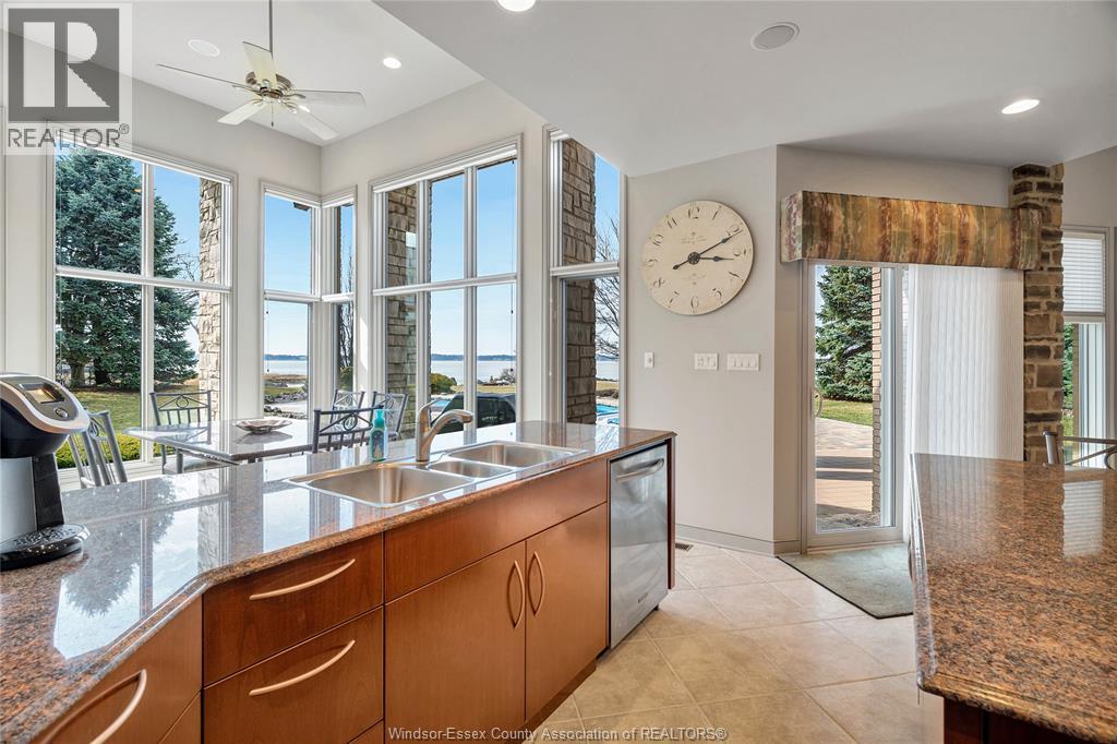 30 EMERALD LANE - 11