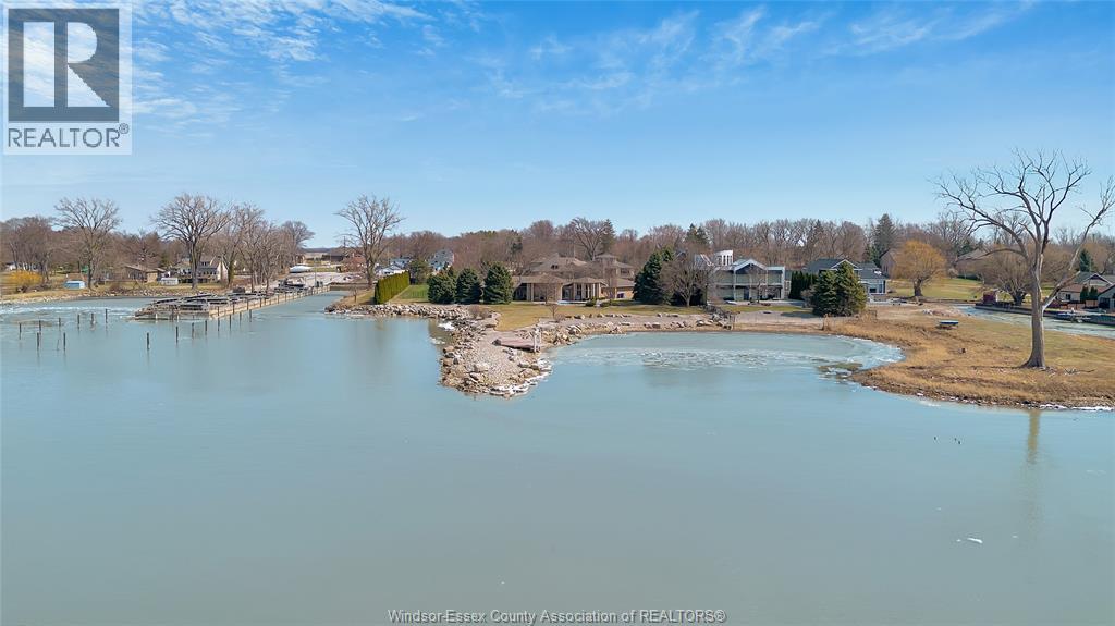 30 EMERALD LANE - 26