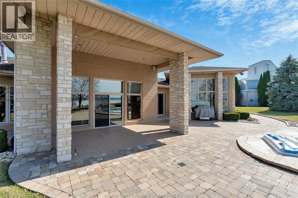 30 EMERALD LANE - 16