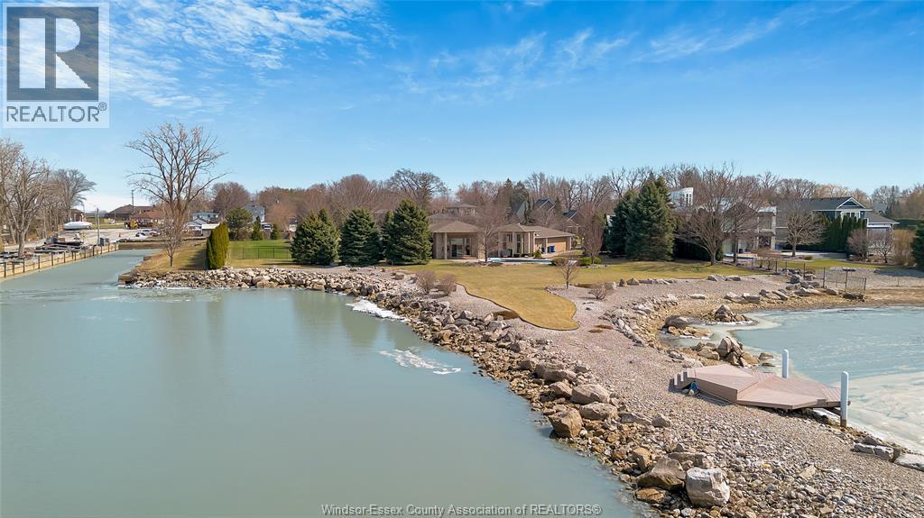 30 EMERALD LANE - 27