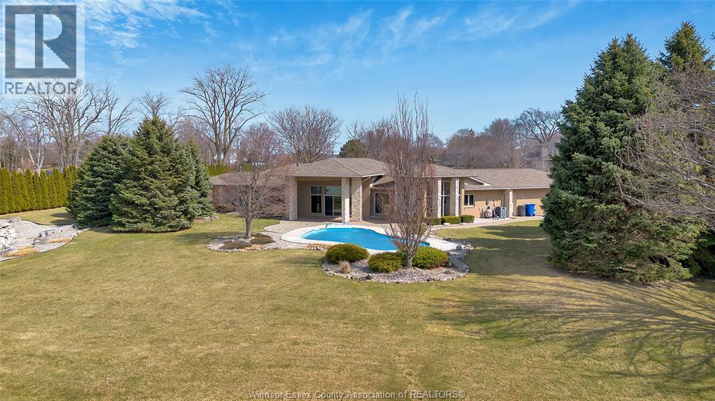 30 EMERALD LANE - 22