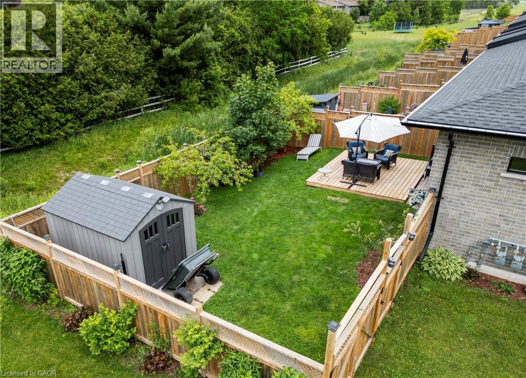 82 ROWE Avenue - 2