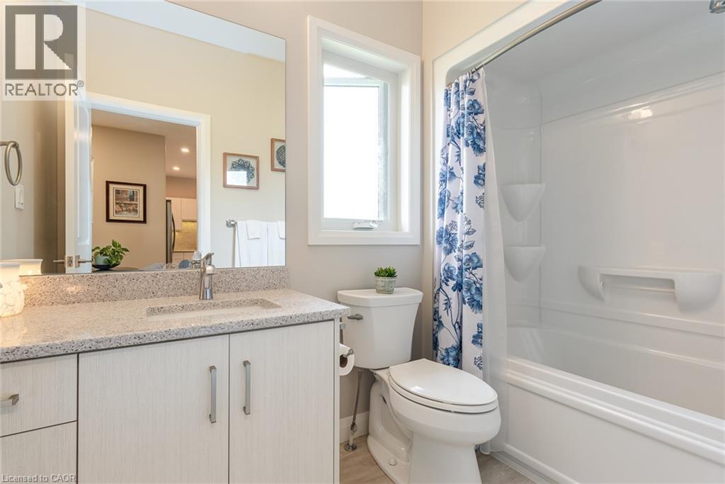 82 ROWE Avenue - 23