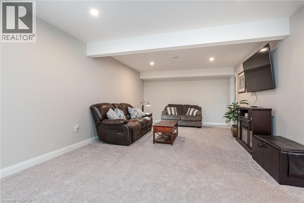 82 ROWE Avenue - 29