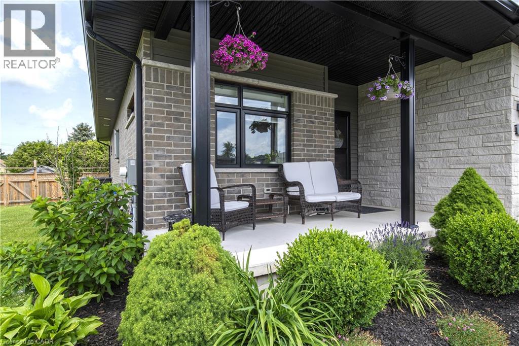 82 ROWE Avenue - 3