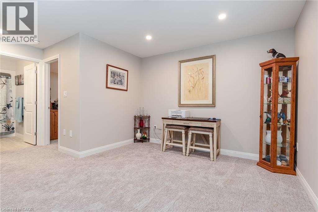 82 ROWE Avenue - 36