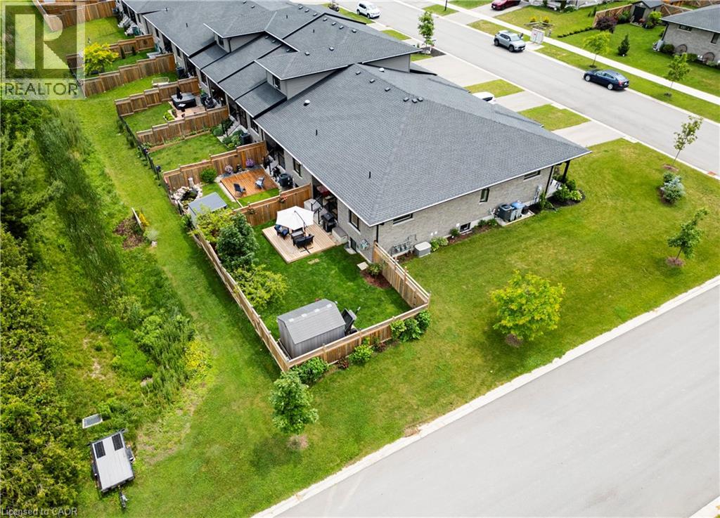 82 ROWE Avenue - 39