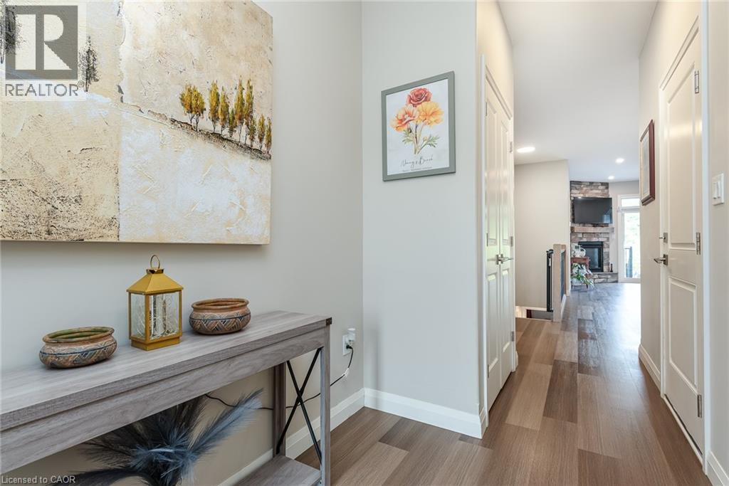 82 ROWE Avenue - 5