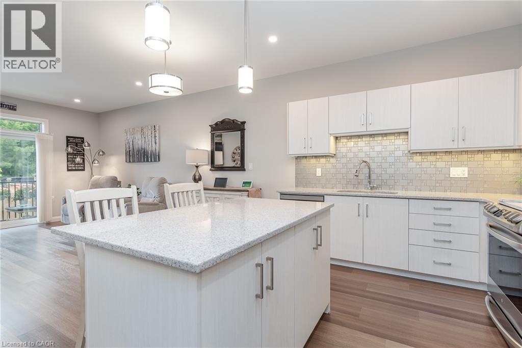 82 ROWE Avenue - 8