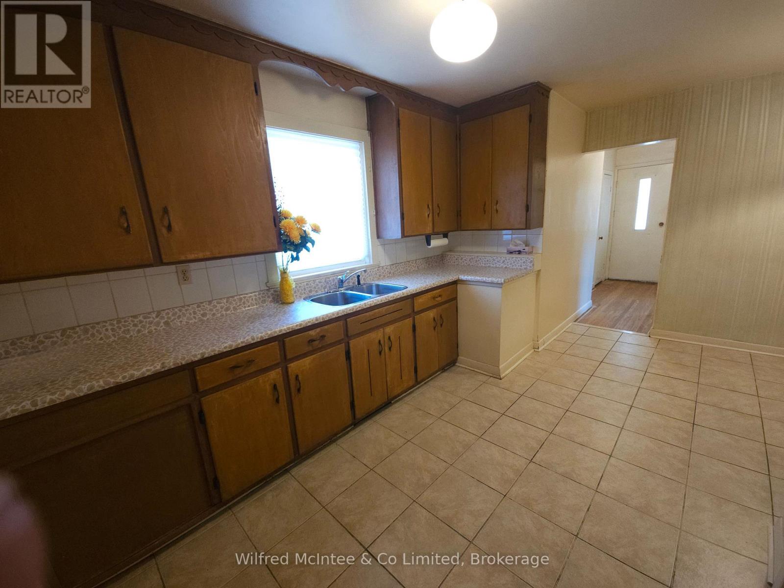 69 HALIBURTON AVENUE - 10