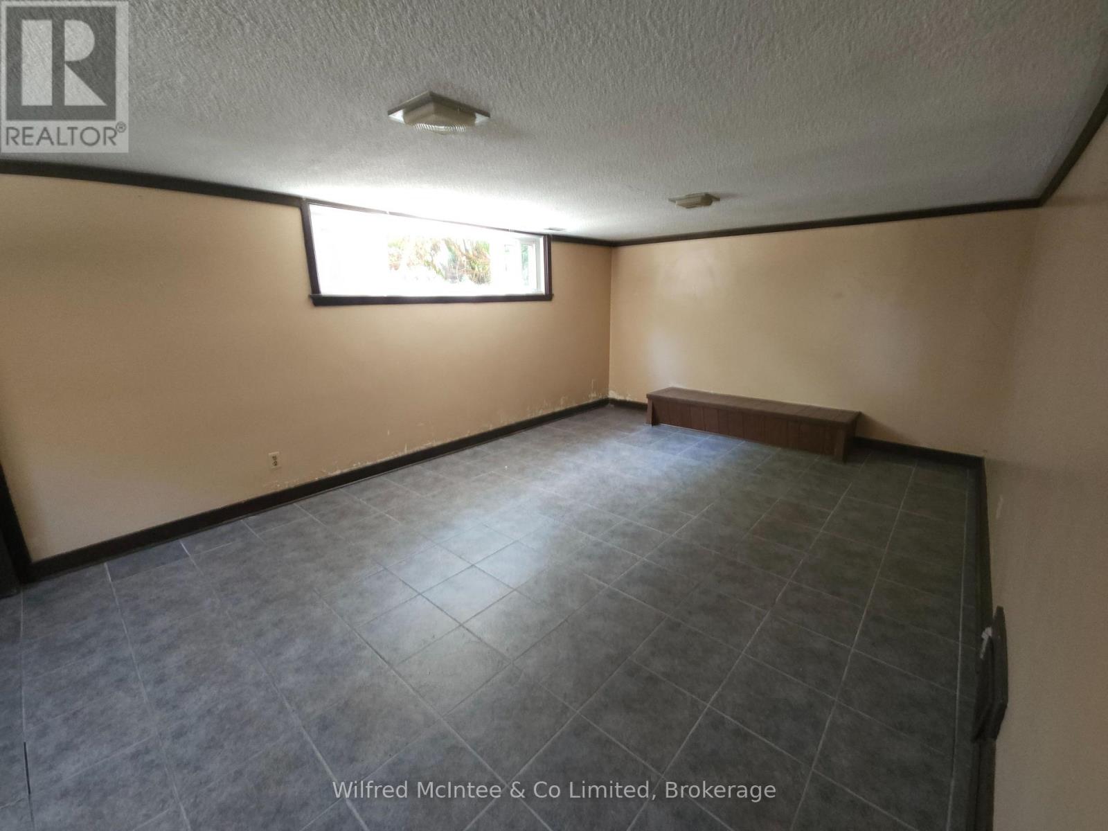 69 HALIBURTON AVENUE - 26
