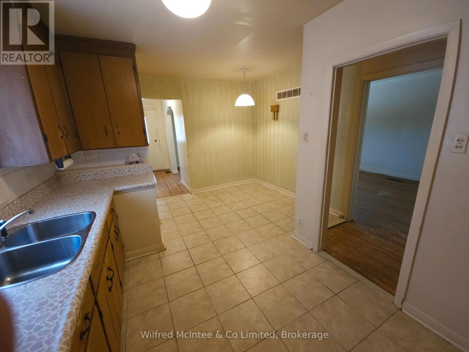 69 HALIBURTON AVENUE - 9