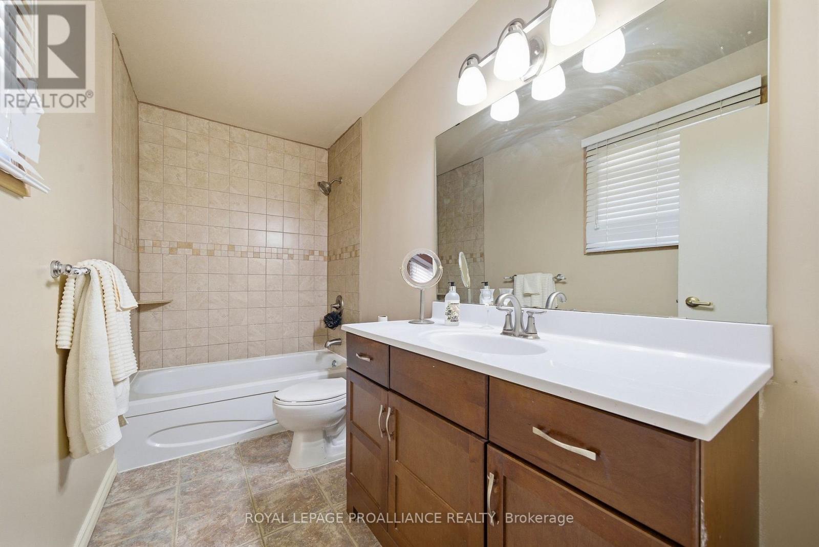 125 TRACEY PARK DRIVE - 33