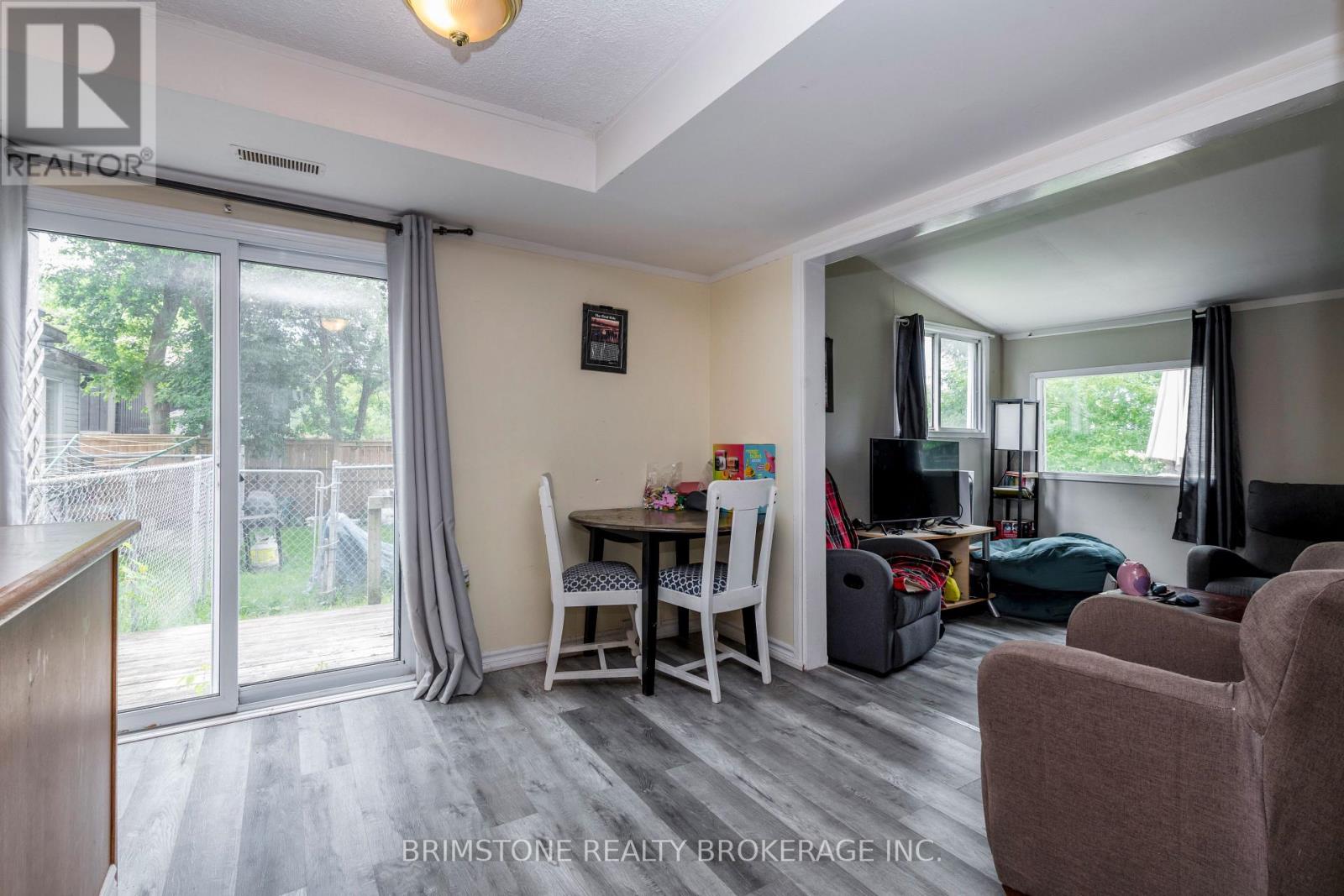 24 BRENTWOOD ROAD - 32