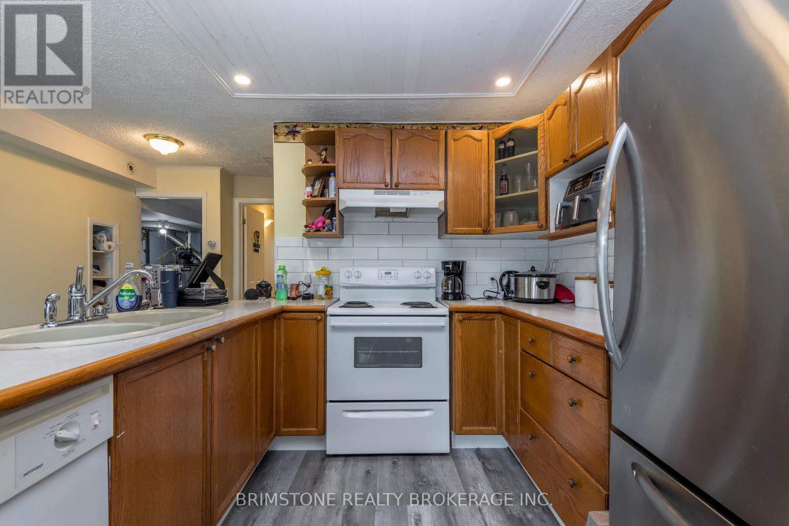 24 BRENTWOOD ROAD - 36