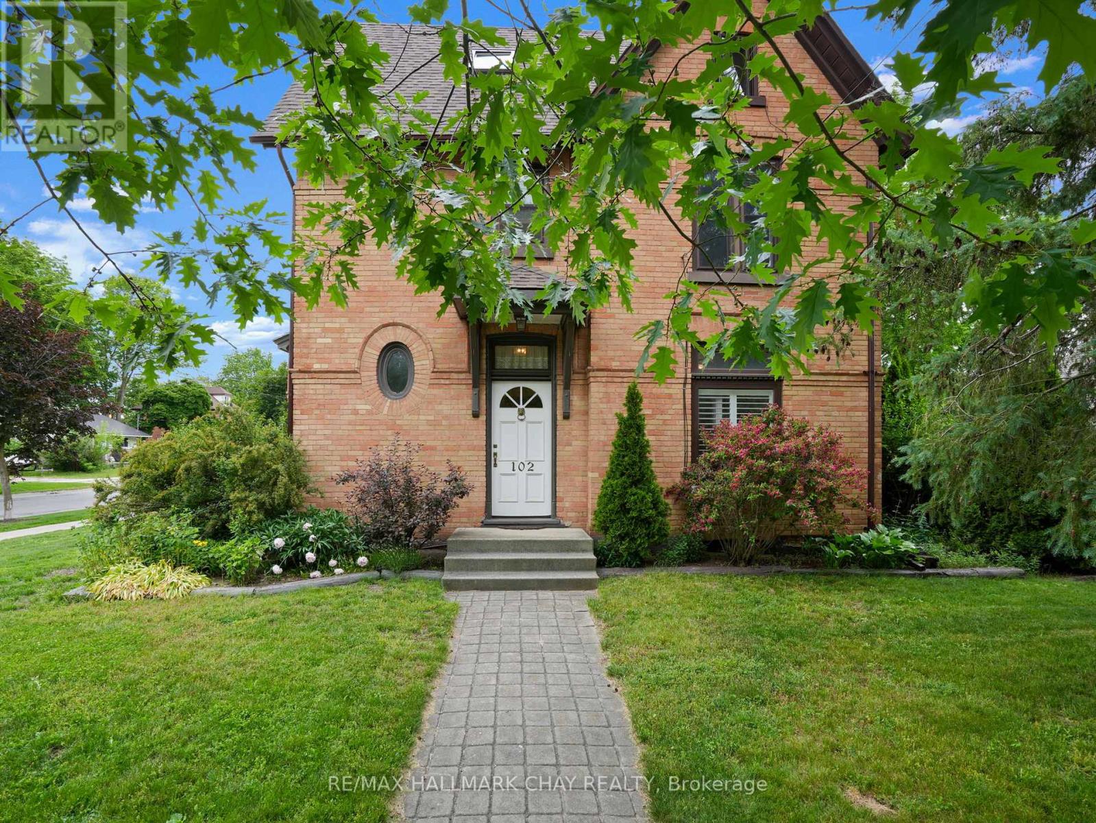 102 WELLINGTON STREET E - 2