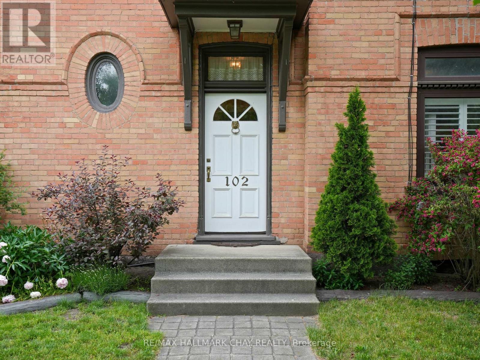 102 WELLINGTON STREET E - 3