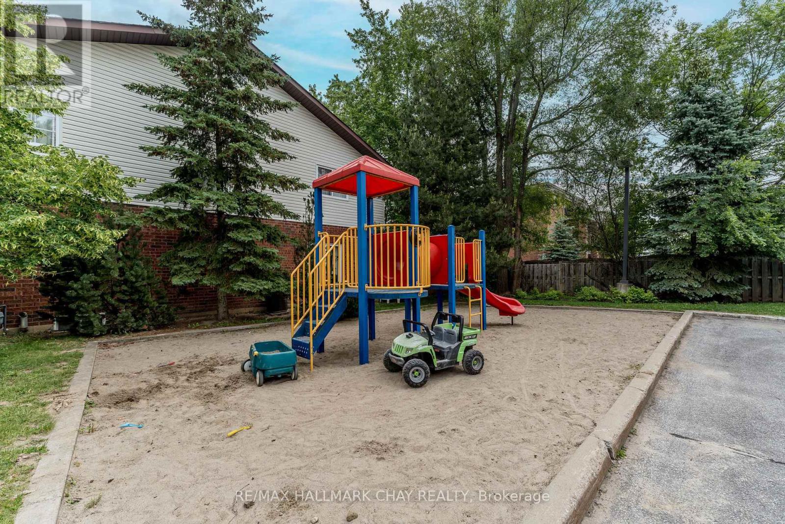 #9 488 YONGE STREET - 24