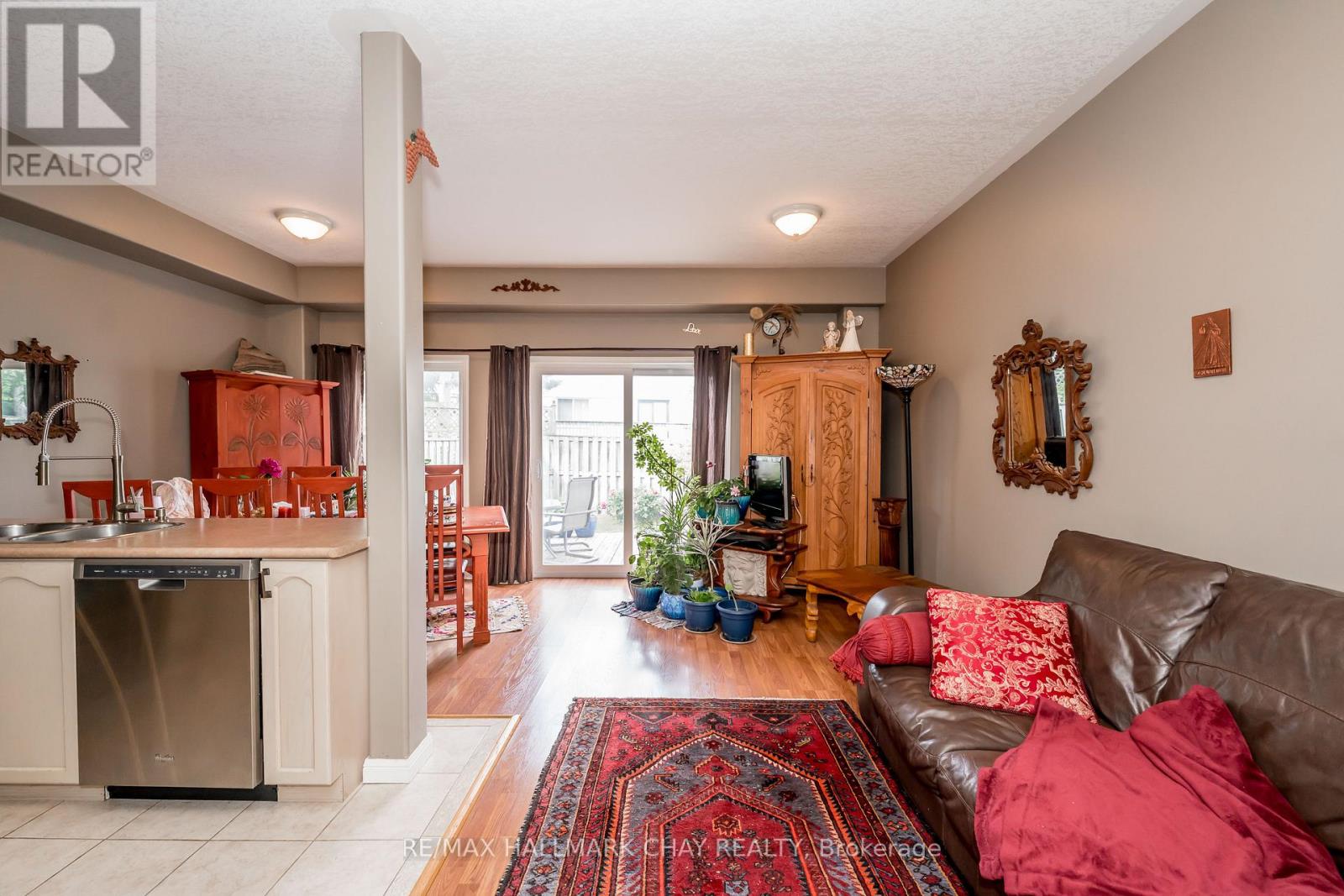 #9 488 YONGE STREET - 4