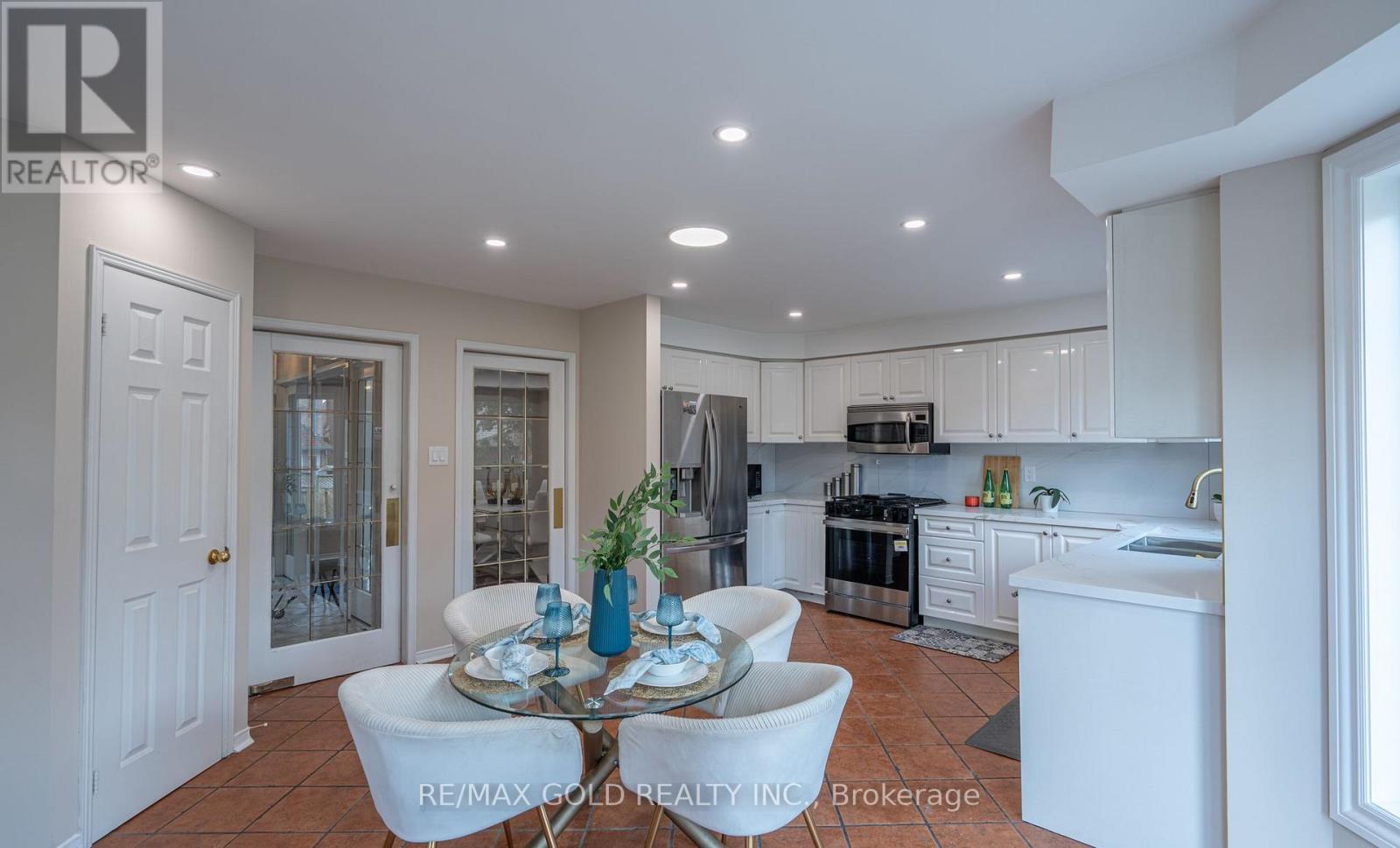 19 EAGLERIDGE DRIVE - 11