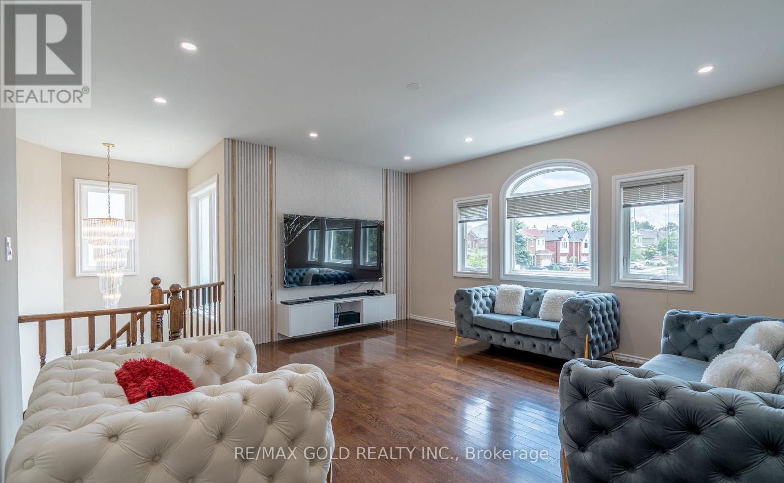 19 EAGLERIDGE DRIVE - 18
