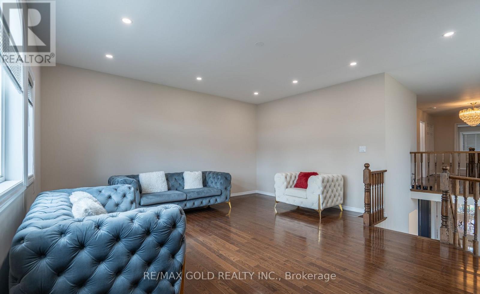 19 EAGLERIDGE DRIVE - 19