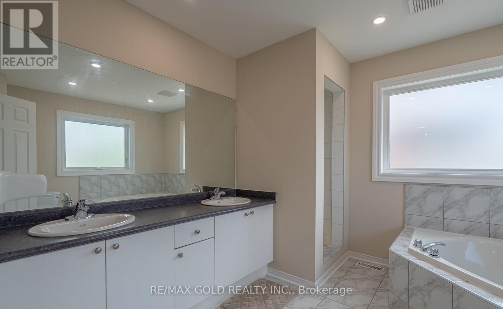 19 EAGLERIDGE DRIVE - 25