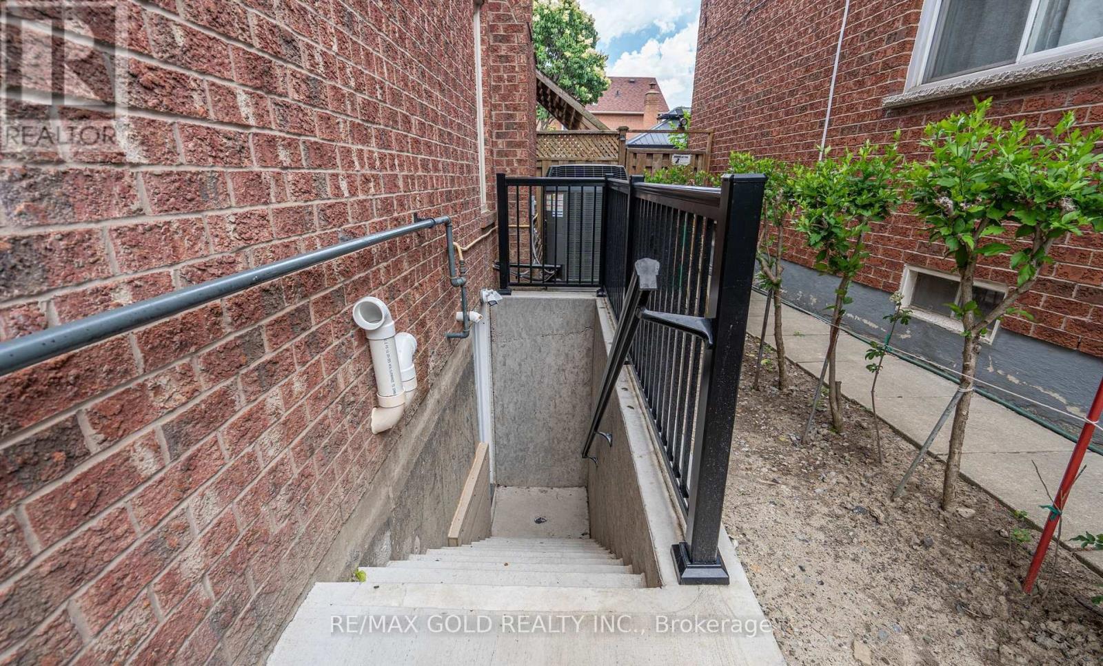 19 EAGLERIDGE DRIVE - 35